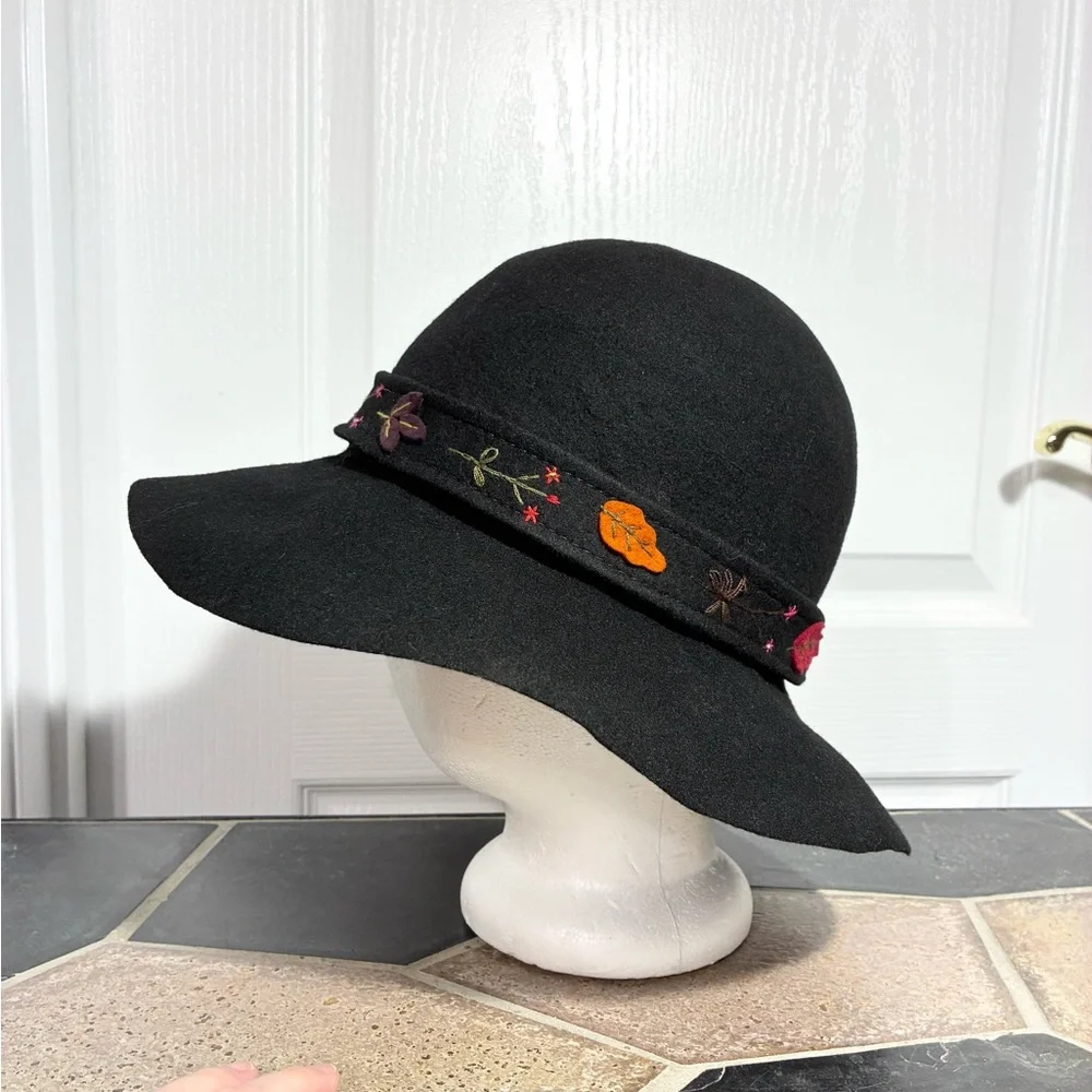Y2K Liz Claiborne Floral Leaf Appliqué Embroidered Wool Floppy Hat Black Vintage